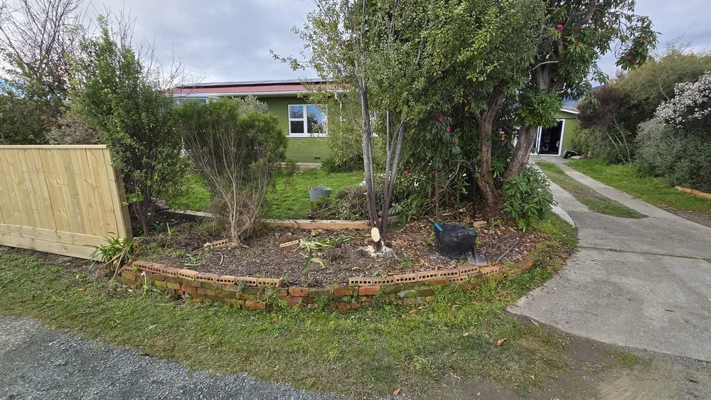 Fence Building — before